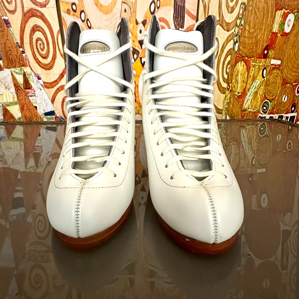 RIEDELL 355 Ladies Figure Ice Skates White Size 5 .5 B Silver Star Boots